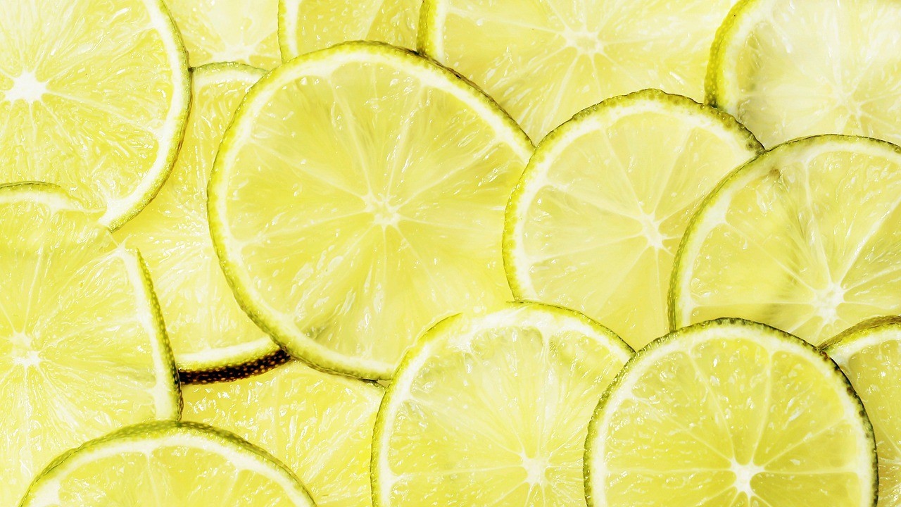 Slices of lemon