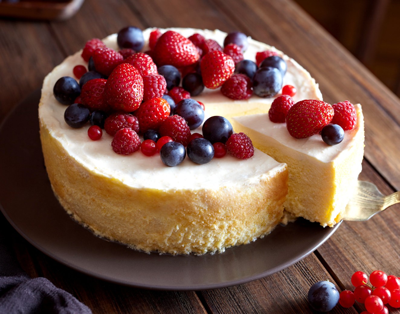 Cheesecake with fruit on top