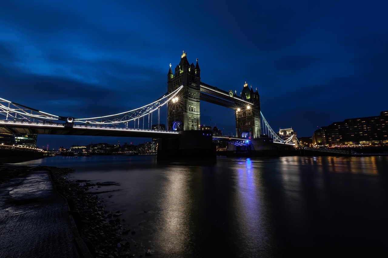 London bridge at night