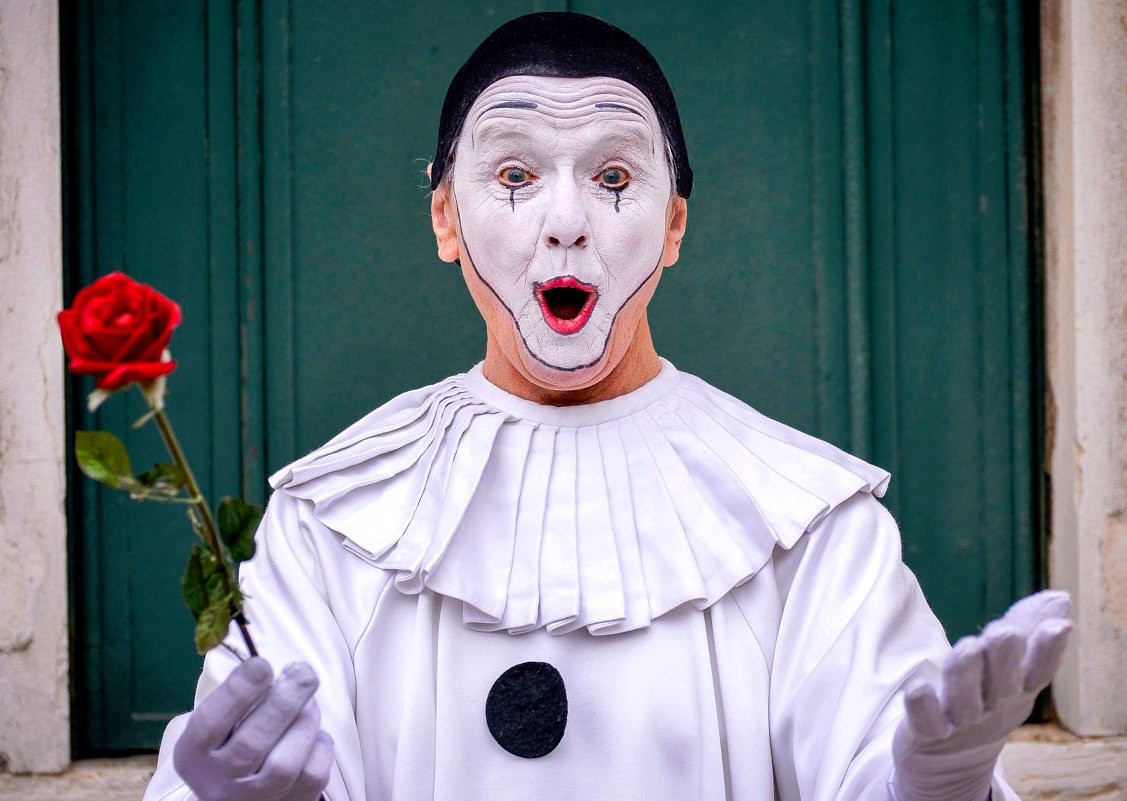 Clown with rose
