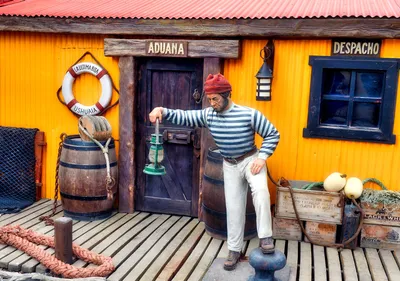Sailor statue holding lantern